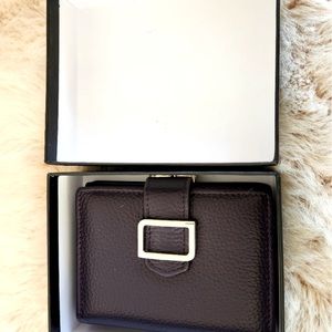 NWOT security Wallet protects IDENTITY
STRONGHOLD purple RFID